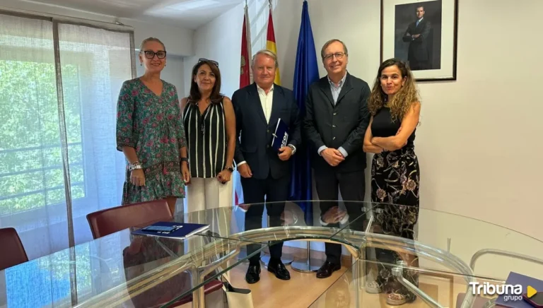 El sector de apartamentos y viviendas turísticas de Castilla y León tiende puentes con la Junta para avanzar hacia una regulación consensuada